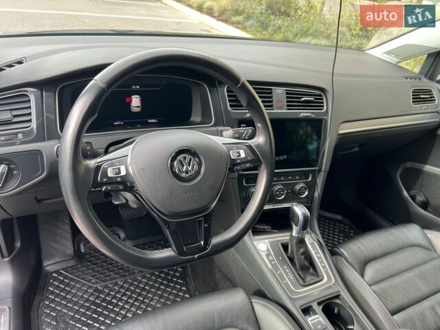 Синий Фольксваген e-Golf, объемом двигателя 0 л и пробегом 94 тыс. км за 15500 $, фото 11 на Automoto.ua