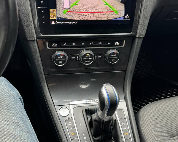 Синий Фольксваген e-Golf, объемом двигателя 0 л и пробегом 110 тыс. км за 13800 $, фото 9 на Automoto.ua