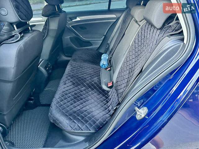 Синий Фольксваген e-Golf, объемом двигателя 0 л и пробегом 93 тыс. км за 14350 $, фото 53 на Automoto.ua