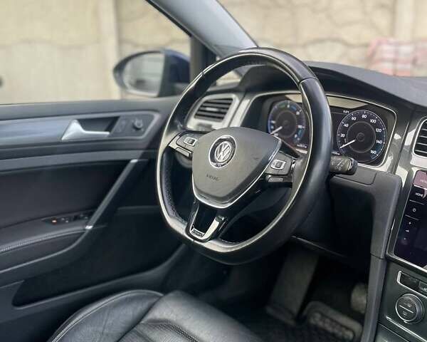 Синий Фольксваген e-Golf, объемом двигателя 0 л и пробегом 108 тыс. км за 13500 $, фото 10 на Automoto.ua