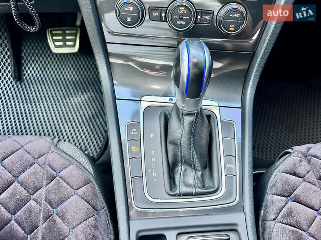Синий Фольксваген e-Golf, объемом двигателя 0 л и пробегом 93 тыс. км за 14350 $, фото 47 на Automoto.ua