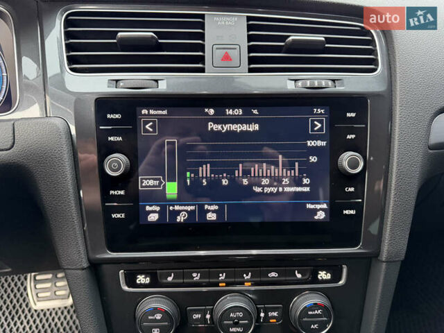 Синий Фольксваген e-Golf, объемом двигателя 0 л и пробегом 93 тыс. км за 14555 $, фото 39 на Automoto.ua