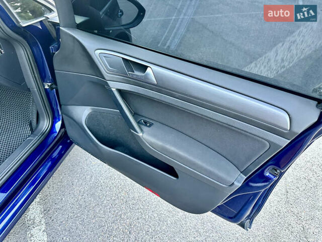 Синий Фольксваген e-Golf, объемом двигателя 0 л и пробегом 93 тыс. км за 14350 $, фото 61 на Automoto.ua