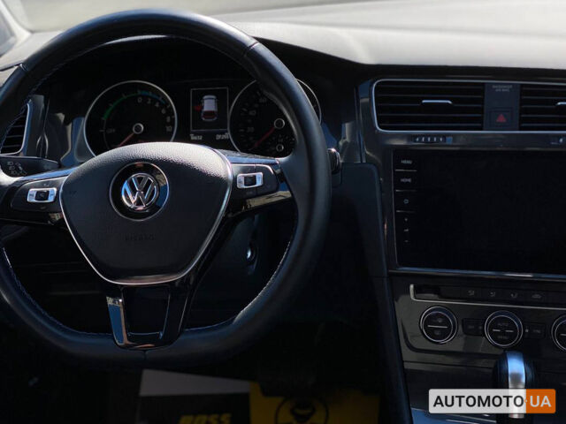 Синий Фольксваген e-Golf, объемом двигателя 36 л и пробегом 19 тыс. км за 19600 $, фото 11 на Automoto.ua