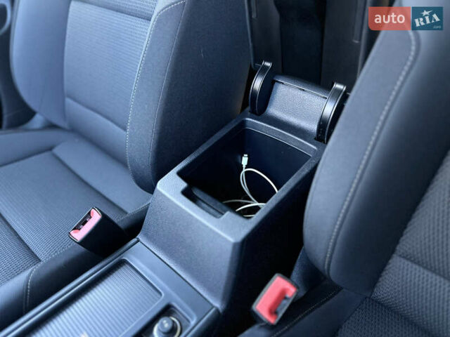 Синий Фольксваген e-Golf, объемом двигателя 0 л и пробегом 71 тыс. км за 15300 $, фото 74 на Automoto.ua