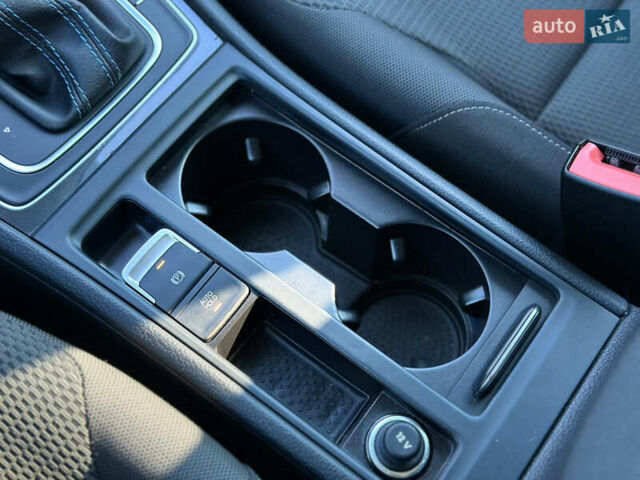 Синий Фольксваген e-Golf, объемом двигателя 0 л и пробегом 71 тыс. км за 15300 $, фото 71 на Automoto.ua