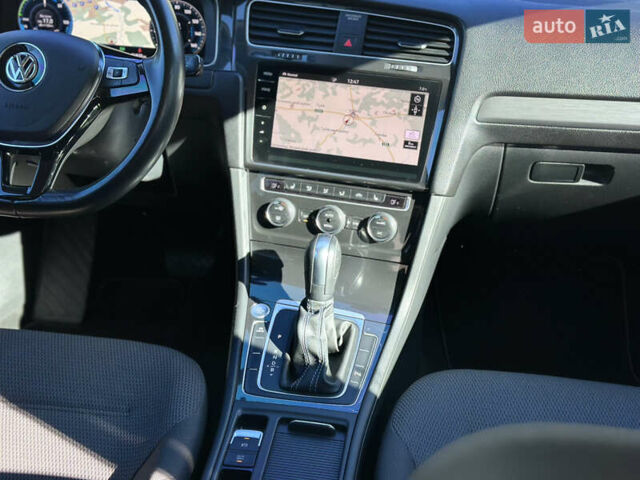 Синий Фольксваген e-Golf, объемом двигателя 0 л и пробегом 71 тыс. км за 15300 $, фото 42 на Automoto.ua