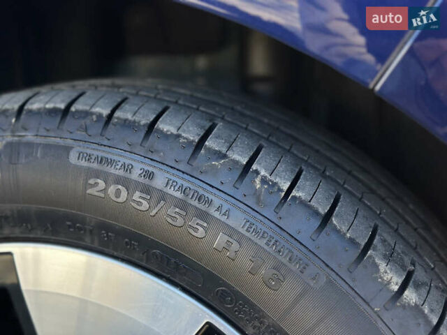 Синий Фольксваген e-Golf, объемом двигателя 0 л и пробегом 71 тыс. км за 15300 $, фото 153 на Automoto.ua