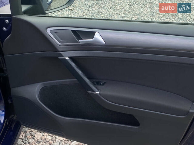 Синий Фольксваген e-Golf, объемом двигателя 0 л и пробегом 141 тыс. км за 12800 $, фото 48 на Automoto.ua