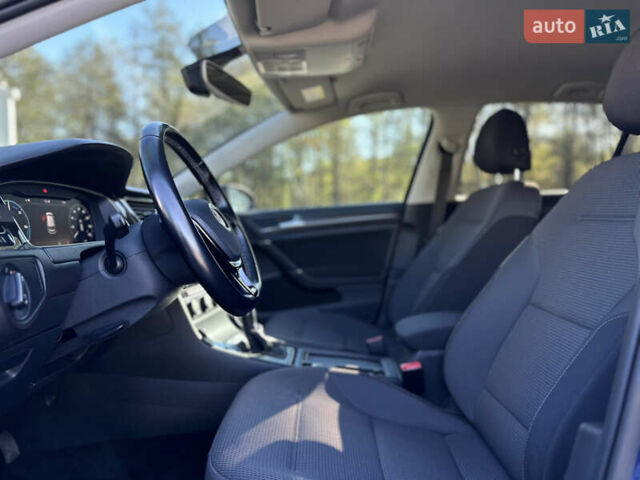 Синий Фольксваген e-Golf, объемом двигателя 0 л и пробегом 71 тыс. км за 15300 $, фото 49 на Automoto.ua