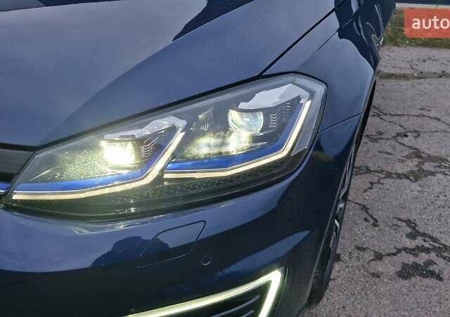 Синий Фольксваген e-Golf, объемом двигателя 0 л и пробегом 88 тыс. км за 16499 $, фото 14 на Automoto.ua