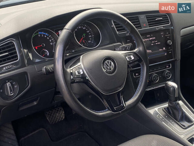 Синий Фольксваген e-Golf, объемом двигателя 0 л и пробегом 141 тыс. км за 12800 $, фото 33 на Automoto.ua