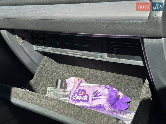 Синий Фольксваген e-Golf, объемом двигателя 0 л и пробегом 71 тыс. км за 15300 $, фото 80 на Automoto.ua