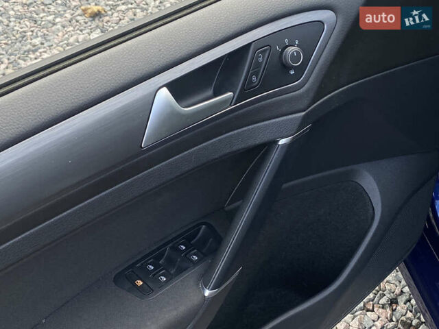 Синий Фольксваген e-Golf, объемом двигателя 0 л и пробегом 141 тыс. км за 12800 $, фото 37 на Automoto.ua