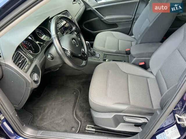 Синий Фольксваген e-Golf, объемом двигателя 0 л и пробегом 60 тыс. км за 15300 $, фото 12 на Automoto.ua