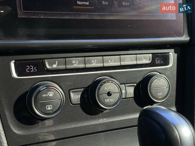 Синий Фольксваген e-Golf, объемом двигателя 0 л и пробегом 71 тыс. км за 15300 $, фото 67 на Automoto.ua