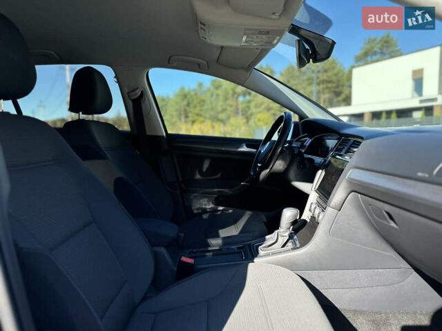 Синий Фольксваген e-Golf, объемом двигателя 0 л и пробегом 71 тыс. км за 15300 $, фото 44 на Automoto.ua