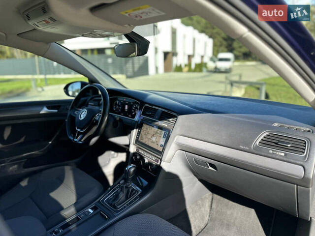 Синий Фольксваген e-Golf, объемом двигателя 0 л и пробегом 71 тыс. км за 15300 $, фото 46 на Automoto.ua