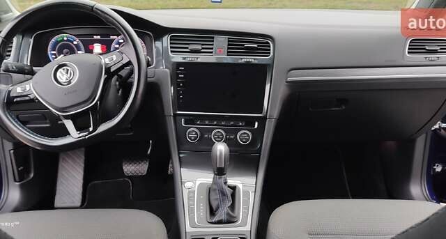 Синий Фольксваген e-Golf, объемом двигателя 0 л и пробегом 88 тыс. км за 16499 $, фото 25 на Automoto.ua