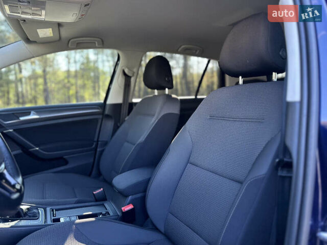 Синий Фольксваген e-Golf, объемом двигателя 0 л и пробегом 71 тыс. км за 15300 $, фото 50 на Automoto.ua