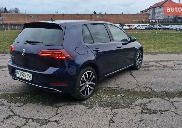 Синий Фольксваген e-Golf, объемом двигателя 0 л и пробегом 88 тыс. км за 16499 $, фото 20 на Automoto.ua