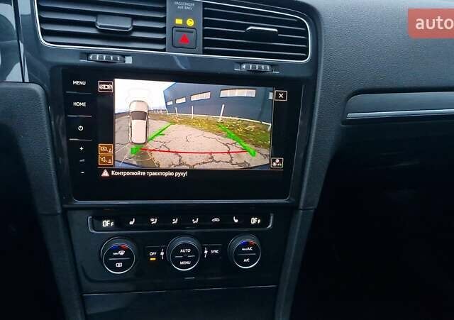 Синий Фольксваген e-Golf, объемом двигателя 0 л и пробегом 88 тыс. км за 16499 $, фото 5 на Automoto.ua