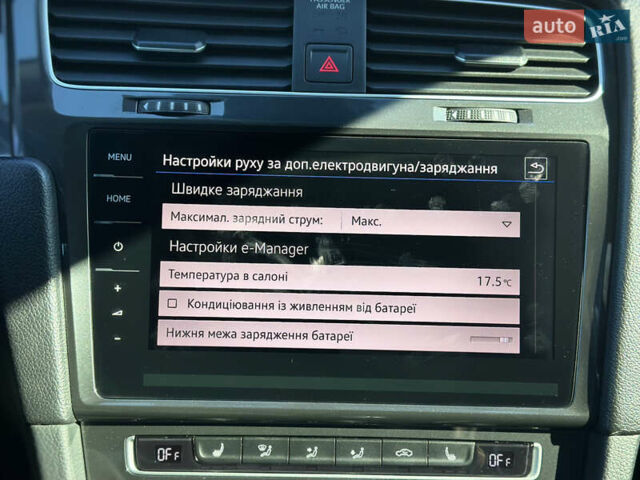 Синий Фольксваген e-Golf, объемом двигателя 0 л и пробегом 71 тыс. км за 15300 $, фото 122 на Automoto.ua