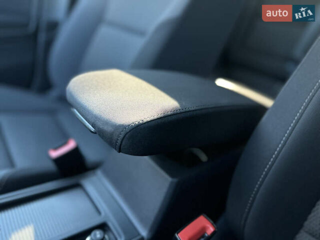 Синий Фольксваген e-Golf, объемом двигателя 0 л и пробегом 71 тыс. км за 15300 $, фото 73 на Automoto.ua