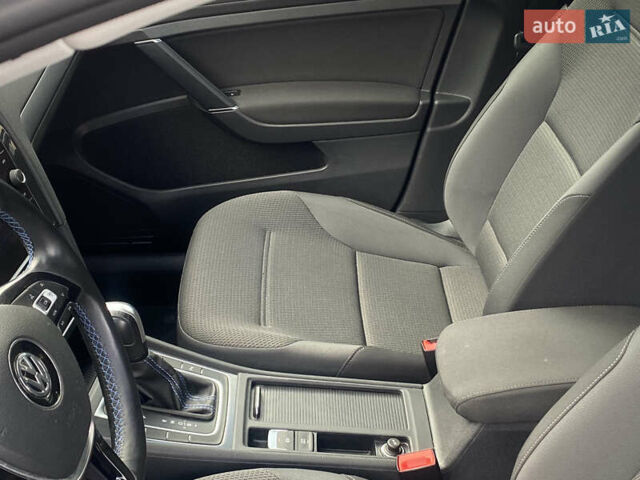 Синий Фольксваген e-Golf, объемом двигателя 0 л и пробегом 141 тыс. км за 12800 $, фото 32 на Automoto.ua