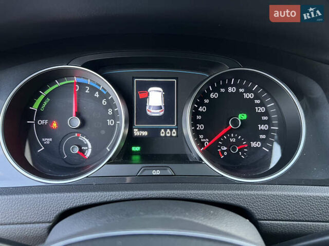 Синий Фольксваген e-Golf, объемом двигателя 0 л и пробегом 60 тыс. км за 15300 $, фото 21 на Automoto.ua