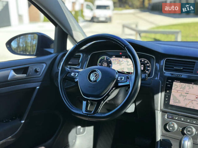 Синий Фольксваген e-Golf, объемом двигателя 0 л и пробегом 71 тыс. км за 15300 $, фото 40 на Automoto.ua