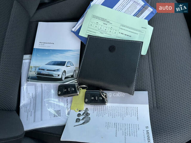 Синий Фольксваген e-Golf, объемом двигателя 0 л и пробегом 60 тыс. км за 15300 $, фото 20 на Automoto.ua