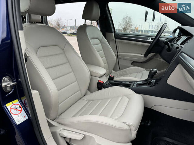 Синий Фольксваген e-Golf, объемом двигателя 0 л и пробегом 87 тыс. км за 17000 $, фото 19 на Automoto.ua