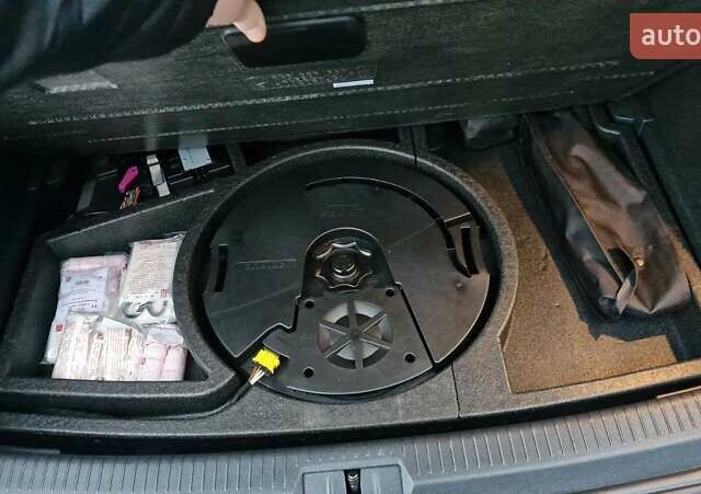 Синий Фольксваген e-Golf, объемом двигателя 0 л и пробегом 88 тыс. км за 16499 $, фото 8 на Automoto.ua