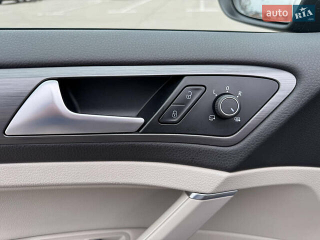 Синий Фольксваген e-Golf, объемом двигателя 0 л и пробегом 87 тыс. км за 17000 $, фото 8 на Automoto.ua