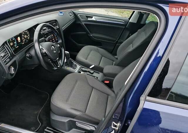 Синий Фольксваген e-Golf, объемом двигателя 0 л и пробегом 88 тыс. км за 16499 $, фото 12 на Automoto.ua