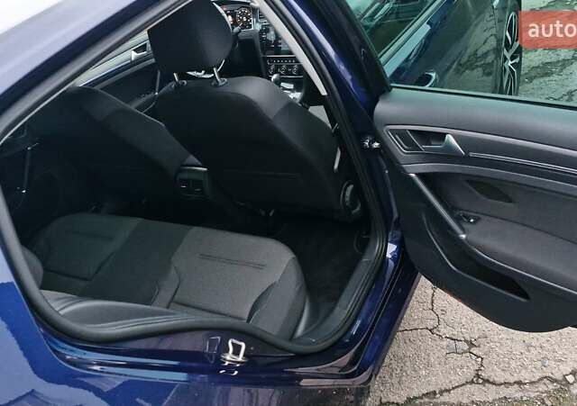 Синий Фольксваген e-Golf, объемом двигателя 0 л и пробегом 88 тыс. км за 16499 $, фото 7 на Automoto.ua