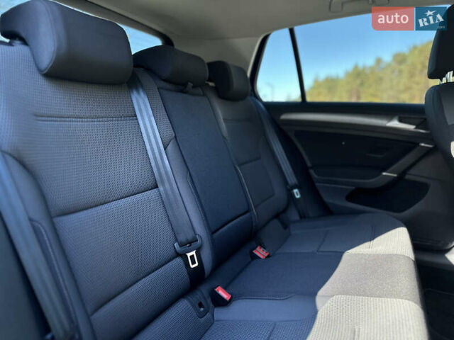 Синий Фольксваген e-Golf, объемом двигателя 0 л и пробегом 71 тыс. км за 15300 $, фото 83 на Automoto.ua