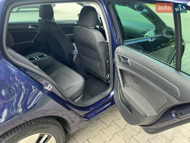 Синий Фольксваген e-Golf, объемом двигателя 0 л и пробегом 60 тыс. км за 15300 $, фото 16 на Automoto.ua