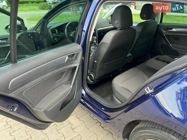 Синий Фольксваген e-Golf, объемом двигателя 0 л и пробегом 60 тыс. км за 15300 $, фото 13 на Automoto.ua