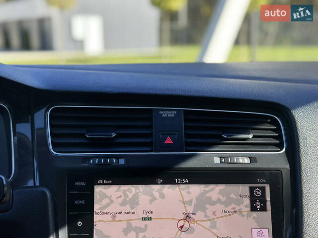 Синий Фольксваген e-Golf, объемом двигателя 0 л и пробегом 71 тыс. км за 15300 $, фото 65 на Automoto.ua