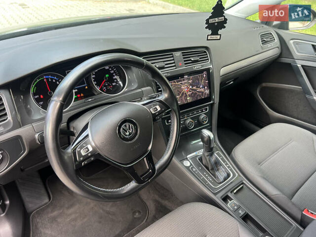 Синий Фольксваген e-Golf, объемом двигателя 0 л и пробегом 60 тыс. км за 15300 $, фото 10 на Automoto.ua