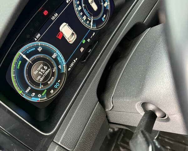 Синий Фольксваген e-Golf, объемом двигателя 0 л и пробегом 106 тыс. км за 13900 $, фото 3 на Automoto.ua