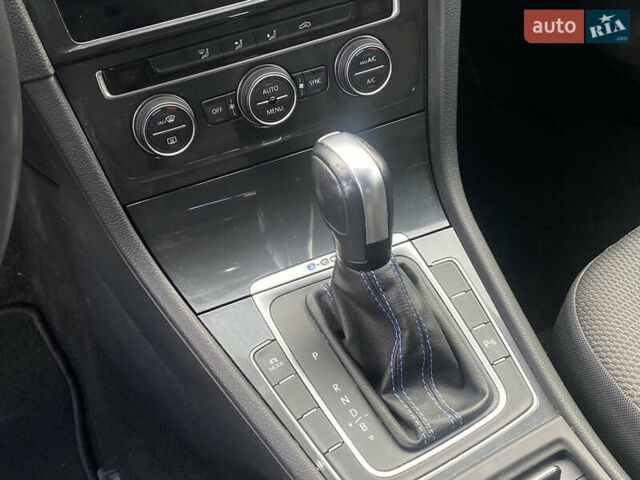 Синий Фольксваген e-Golf, объемом двигателя 0 л и пробегом 141 тыс. км за 12800 $, фото 39 на Automoto.ua