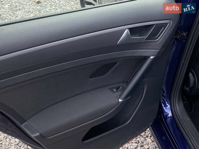 Синий Фольксваген e-Golf, объемом двигателя 0 л и пробегом 141 тыс. км за 12800 $, фото 55 на Automoto.ua