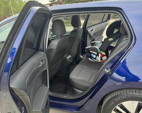 Синий Фольксваген e-Golf, объемом двигателя 0 л и пробегом 84 тыс. км за 13000 $, фото 3 на Automoto.ua