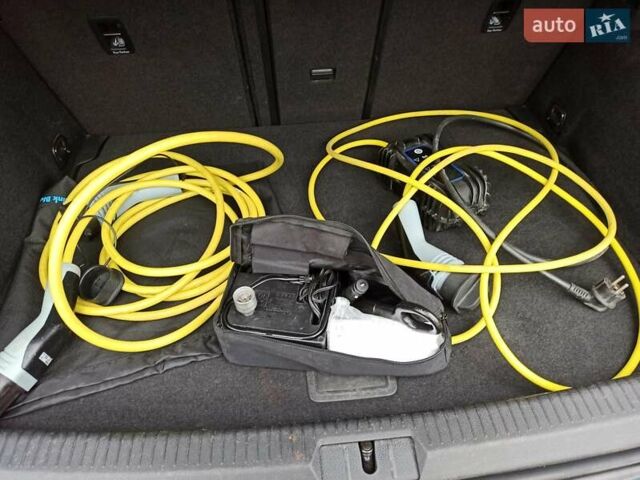 Зеленый Фольксваген e-Golf, объемом двигателя 0 л и пробегом 120 тыс. км за 12000 $, фото 25 на Automoto.ua