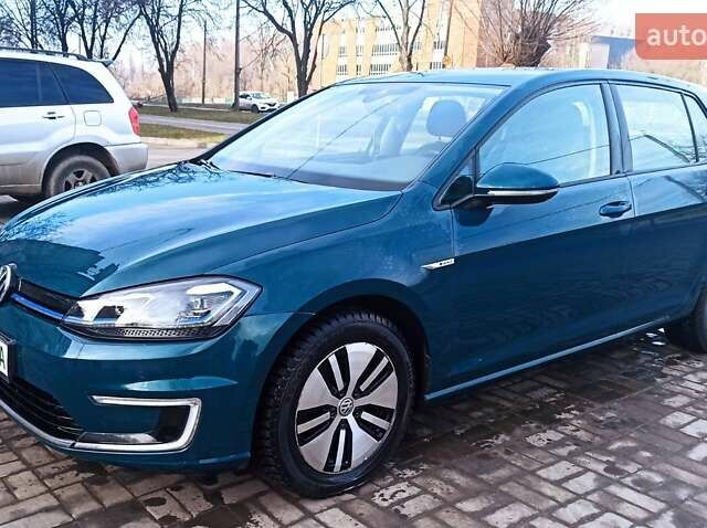 Зеленый Фольксваген e-Golf, объемом двигателя 0 л и пробегом 120 тыс. км за 12000 $, фото 2 на Automoto.ua