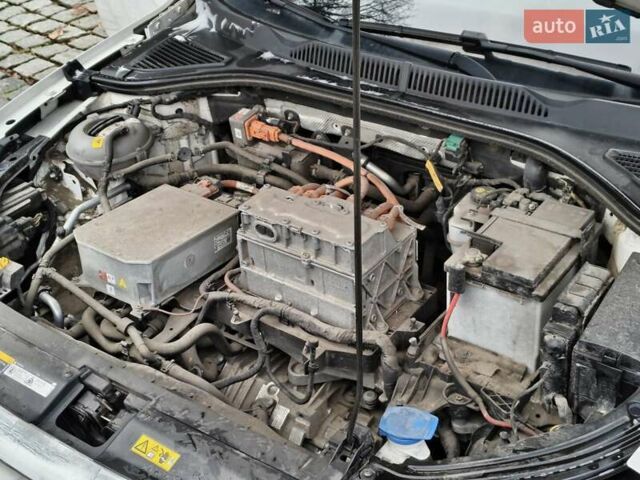 Белый Фольксваген e-Lavida, объемом двигателя 0 л и пробегом 40 тыс. км за 14000 $, фото 38 на Automoto.ua