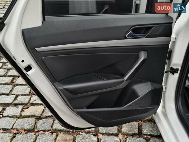 Белый Фольксваген e-Lavida, объемом двигателя 0 л и пробегом 40 тыс. км за 14000 $, фото 34 на Automoto.ua